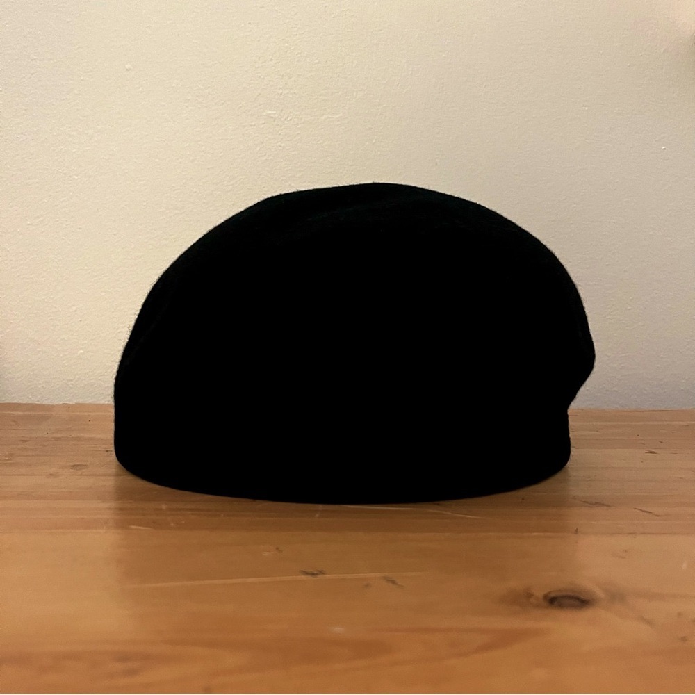 Vintage 100% wool military style beret—- Size 22